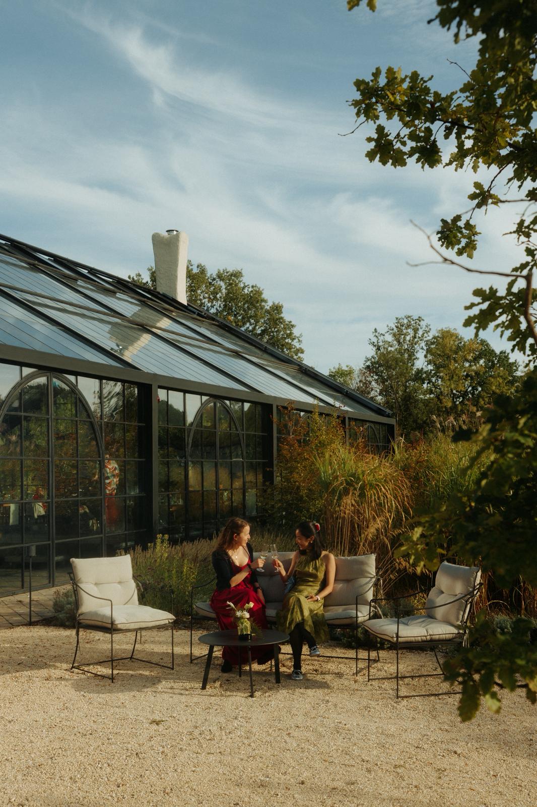 Facilități Iris Orangerie – spațiu interior și setup pentru evenimente