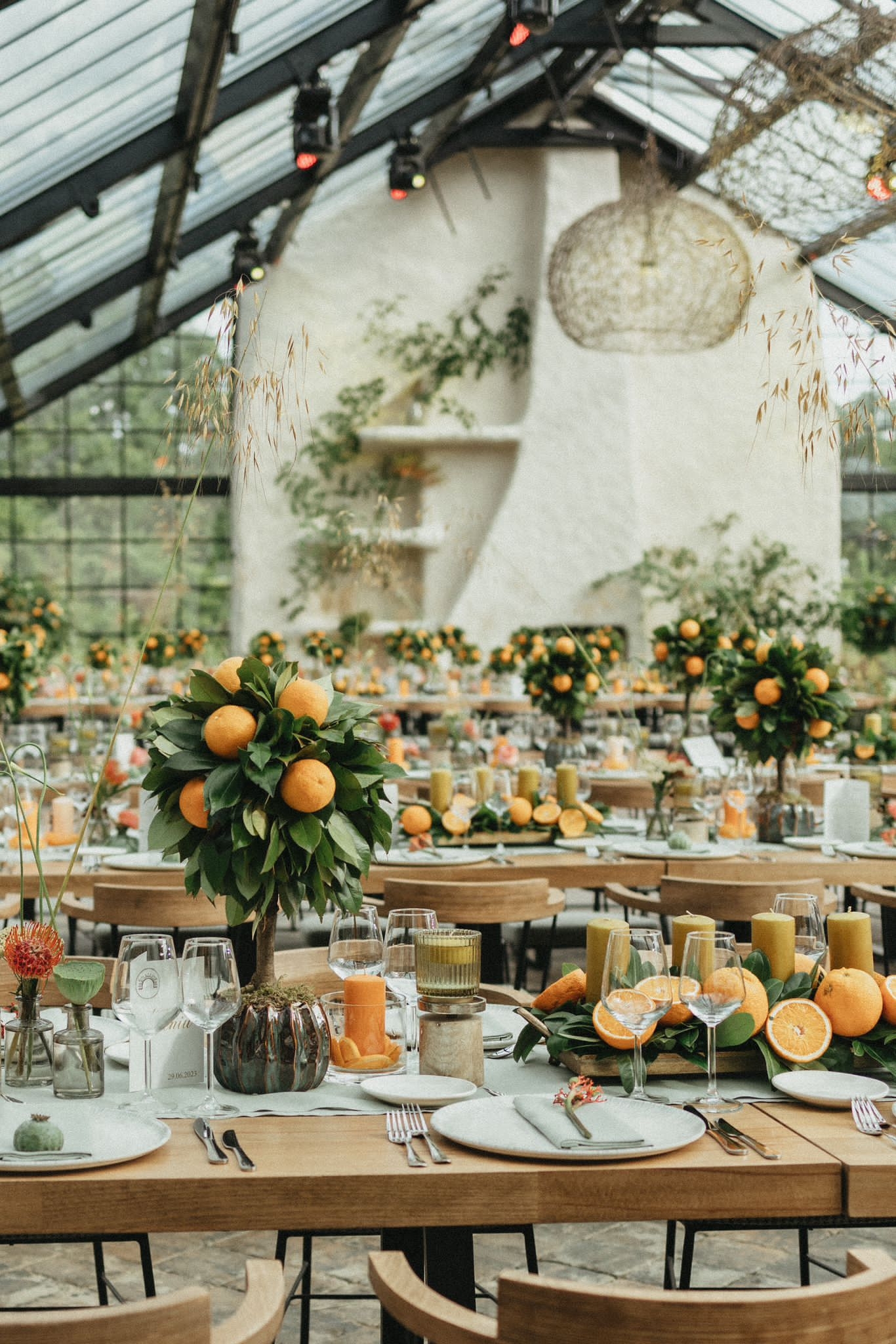 Nuntă la Iris Orangerie – setup invitați și lumină naturală
